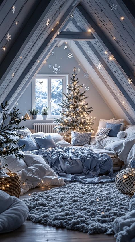 Christmas Aesthetic Blue And Silver Winter Decor, Snowy Christmas Aesthetic, Blue And Silver Decorations, Christmas Aesthetic Ideas, Green Family Rooms, Silver Decorations, Holiday Dining Room, Holiday Movie Night, Rose Gold Christmas