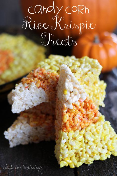 Candy Corn Rice Krispie Treats!  SO EASY and the perfect treat to bring to any Halloween themed party! #halloween #candycorn #dessert Candycorn Dessert, Candy Corn Rice Krispie Treats, Bananas Dessert, Cake Feta, Appetizers Fruit, Candy Corn Recipe, Dessert Halloween, Postres Halloween, Corn Rice