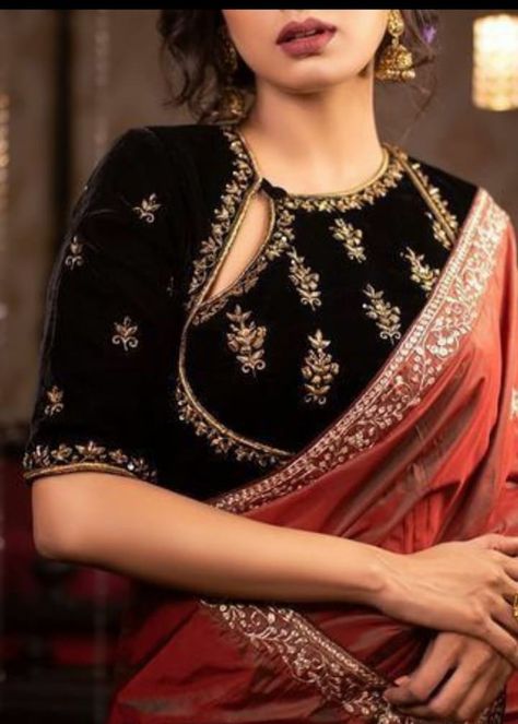 Velvet Blouse Full Sleeves Designs Indian, Velvet Blouse Saree Combination, Black Full Sleeve Blouse, Garba Blouse, Full Sleeve Blouse Designs, Banaras Blouse, Pastel Sarees, Front Blouse Designs, Velvet Blouse Design