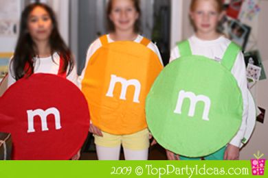 Mnm Halloween Costume, M Costumes, Easy Halloween Outfit, Candy Costume, Halloween Costume Kids, Purim Costumes, Cardboard Costume, Twin Halloween, Easy Halloween Costume