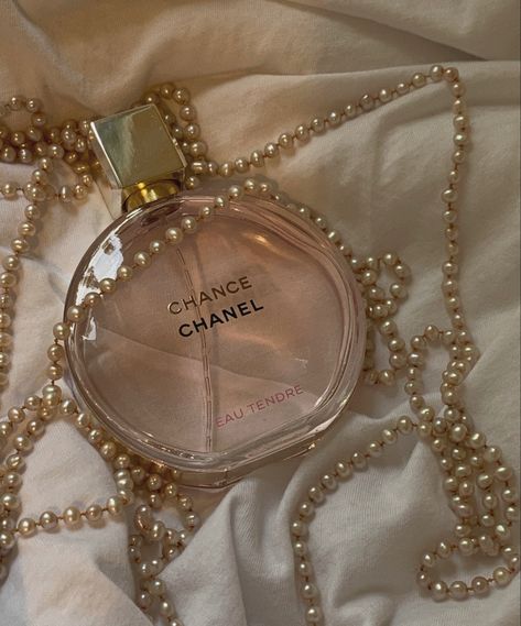 Chance Chanel Perfume, Coco Chanel Aesthetic, Success Wallpaper, Jo Malone Perfume, Perfume Chanel, Chanel Aesthetic, Chanel Chance, Pink Luxury, Jewelry Product Shots