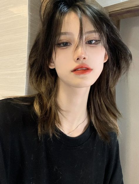 Pelo Ulzzang, Portret Feminin, Asian Short Hair, Shot Hair Styles, Haircuts For Medium Hair, Haircuts Straight Hair, Alternative Hair, Hair Reference, Short Hair Haircuts