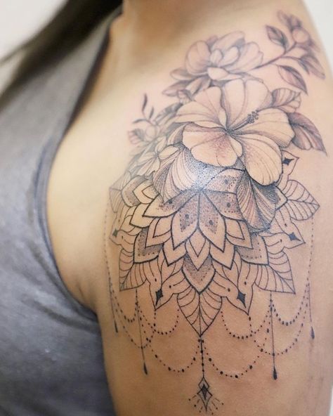 Lotus Tattoo Shoulder, Unalome Tattoos, Lace Shoulder Tattoo, Mandala Tattoo Shoulder, Mandala Tattoos For Women, Shoulder Tattoo Ideas, Feminine Shoulder Tattoos, Women's Shoulder Tattoo, Shoulder Cap Tattoo