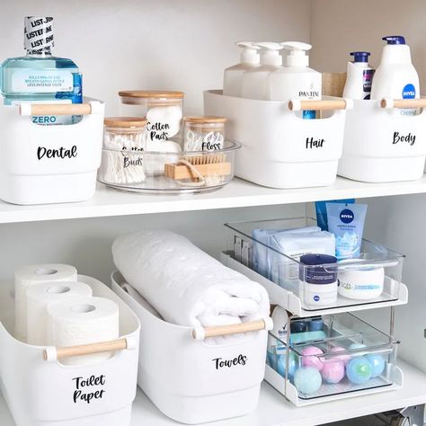 Plastic Bathroom Storage, Bathroom Items Organization, Bedroom Cupboard Organization, Cute Bathroom Items, Bathroom Cupboard Storage Ideas, Laundry Cupboard Organisation, Vanity Bathroom Organization, Small Bathroom Organisation, Organize Bathroom Closet