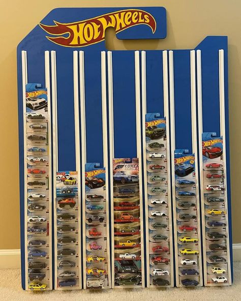 Hot Wheel Displays Ideas, Hotwheels Organization Ideas, Diy Hot Wheels Display Ideas, Organizing Hot Wheels Cars, Hotwheel Display, How To Organize Hot Wheels, Hot Wheels Car Display, Hot Wheel Decor, Cool Hot Wheels Display