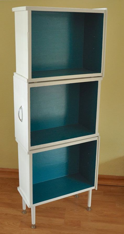 Upcycle That Dingy Drawer into This Beautiful DIY Bookcase - Earth911 Drawers Repurposed, Shelf Decor Bedroom, Drawer Furniture, Bookcase Diy, Yard Sale Finds, Upcycled Furniture Diy, Old Drawers, Diy Dresser, Interior Design Diy