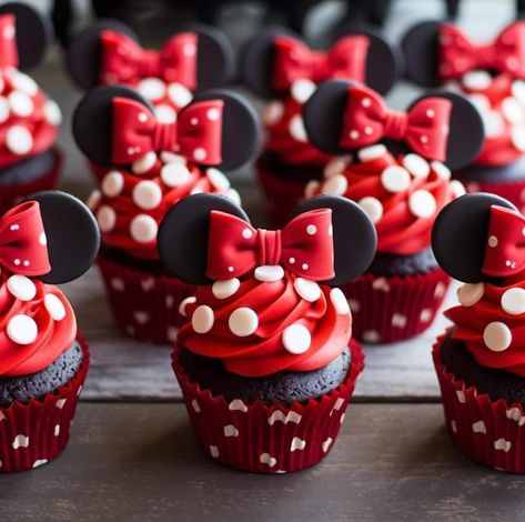 Mini Mouse Birthday Decorations, Minnie Mouse Cupcake Cake, Mickey Mouse Desserts, Mickey Cupcakes, Minnie Cupcakes, Minnie Mouse Birthday Theme, Minnie Mouse Theme Party, Mouse Cupcakes, Minnie Mouse Birthday Party Decorations