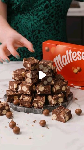 Malteser Fudge, Malteaser Brownie, Maltesers Cake, No Bake Malteser Slice, Malteser Slice, Chocolate Cake With Maltesers, Janes Patisserie, Fudge Recipes, No Bake Treats