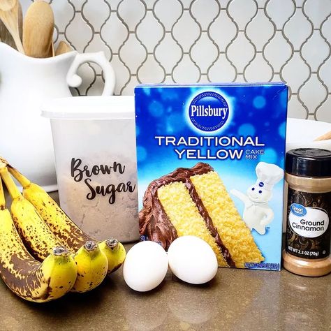 Easy 3 Ingredient Banana Bread Recipe | Foodtalk Three Ingredient Banana Bread, 3 Ingredient Banana Bread Recipe, 3 Ingredient Banana Bread, Pumpkin Cake Easy, Cinnamon Banana Bread, Cake Mix Ingredients, Easy Banana Bread Recipe, 3 Ingredient Recipes, Easy Hacks