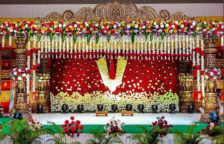 Photo By Marriages in Tirumala - Wedding Planners Kalyana Mandapam Decorations, Marriage Decoration Stage, Pelli Mandapam Decoration, Wedding Stage Decorations Indian, Mrg Decoration, Pelli Decoration, Mandapam Decoration, Stage Decoration Photos, Leaf Decor Wedding