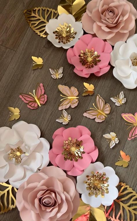 This floral wall decor is perfect to give a Unique and warm touch to your little one’s nursery. this listig has 8 paper flowers and 8 leaves 2 small roses that measure 9"-10" 2 small flower that measure 11"-12" 4 mini flowers that measure 7.5"-8" 6 butterflies 4” 6 butterflies 2.5” This floral set is ready to be display/hung. (include scotch mounting tape on the leaves and hang tags on the flowers) Flower Picture Wall Decor, Butterfly From Paper, Wall Flower Decor, 3d Flower Wall Decor, Paper Flower Backdrop Diy, Paper Projects Diy, Butterfly Decoration, Small Roses, Mini Flowers