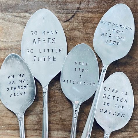 Utensil Crafts, Metal Stamping Spoons, Spoon Plant Markers, Garden Quotes Signs, Growing Thyme, Jeans Upcycle, Stamping Metal, Sublimation Crafts, Big Spoon