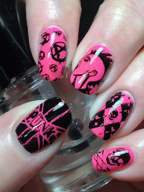 Punk Acrylic Nails Short, Rock Nails Grunge, Punk Rock Nails, Scene Nails, Rocker Nails, Rock Nails, Punk Nails, Gothic Nails, Edgy Nails