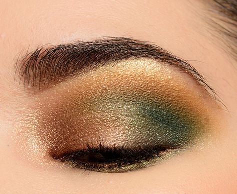 Gold Wedding Makeup, Makeup Ideas Aesthetic, Gold Eyeshadow Looks, Green Eyeshadow Look, Gold Makeup Looks, Gold Eye Makeup, Prom Eye Makeup, Dramatic Eye Makeup, Formal Makeup