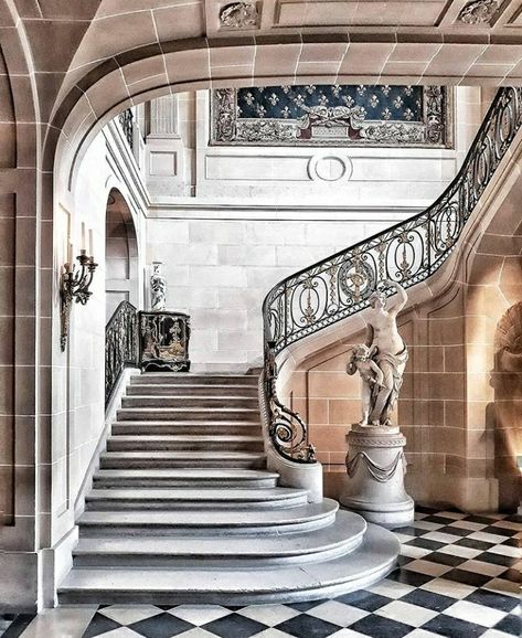 Staircase Layout, Luxury Stairs, Luxury Staircase, Glamour Decor, Stairway Design, Restaurant Paris, French Architecture, Paris Design, Luxury Paper