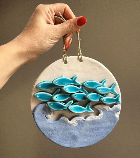 Clay Art Design Ideas, Wall Hanging Ceramic Art, Wall Hanging Clay Art, Pottery Wall Hangings, Wall Ceramics, Ceramic Art Handmade, Clay Wall Hanging, Plate Pottery, Clay Fish