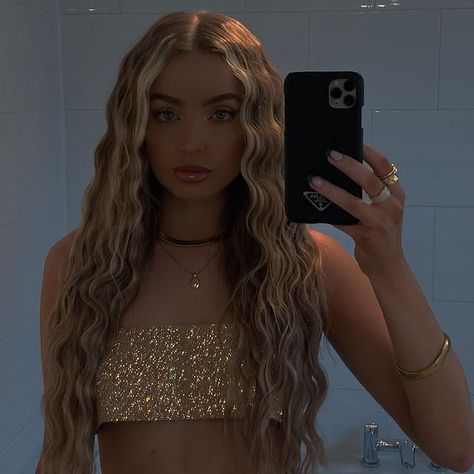 bethan ☻ (@bethanmccoy) • Instagram photos and videos Long Hair Summer Styles, How To Do Wavy Hair, Barbie Hair Color, E Girl Hairstyles, Barbie Hairstyles, Hairstyles Celebrities, Thick Wavy Hair, Beauty Works, Barbie Hair