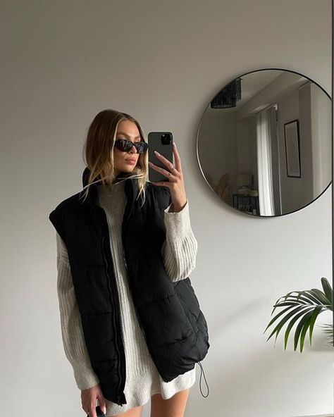 MILLY B | Everyday Outfits on Instagram: "Swipe for a closer look 📷 Puffer vest @cottonon *pr gifted Oversized jumper @hm Full outfit details on my @shop.ltk (linked in bio and highlights) #ltkeurope . . #kneehighboots #puffervest #coffeeaesthetic #coffeerun #autumnoutfit #ootdinspo #fallfashion #haileybieberstyle #haileybieberoutfit #streetstyle #ootd #minimalstyle #londonblogger #neutralstyle #minimalstreetstyle #hm #lookoftheday #discoverunder50k #anotheroutfitpost #freshfits #ukfashi Oversized Puffer Vest Outfit, Oversized Vest Outfit, Oversized Puffer Vest, Puffer Vest Outfit, Oversized Vest, Oversized Puffer, Minimal Street Style, Vest Outfit, Cold Outfits