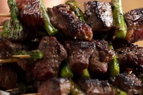 Kebab Recipes Beef, Steak Asparagus, Teriyaki Chicken Skewers, Vegetable Kebabs, Beef Kebabs, Teriyaki Beef, Easy Steak, 3 Ingredient Recipes, Skewer Recipes