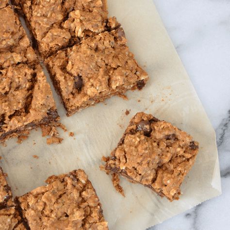 The best lactation cookie ever. Hearty cookie bars packed with nutritious ingredients like oats, molasses, and flax - not to mention plenty of chocolate. Lactation Granola Bars, Lactation Cookie Recipe, Lactation Granola, Food For Breastfeeding Moms, Cookies To Bake, Lactation Cookie, Lactation Cookies Recipe, Breastfeeding Foods, Lactation Recipes