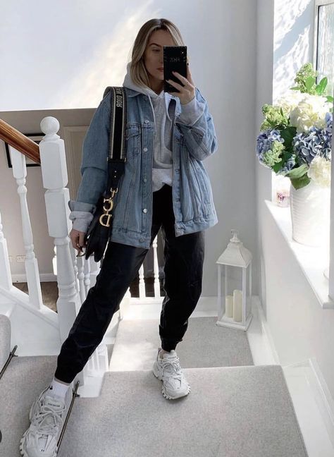 Freya Killin, Sweatpants Outfits, Bra Fashion, Fashion Rules, Denim Jacket Outfit, Skandinavian Fashion, Fashion Minimalist, Looks Street Style, Casual Winter Outfits