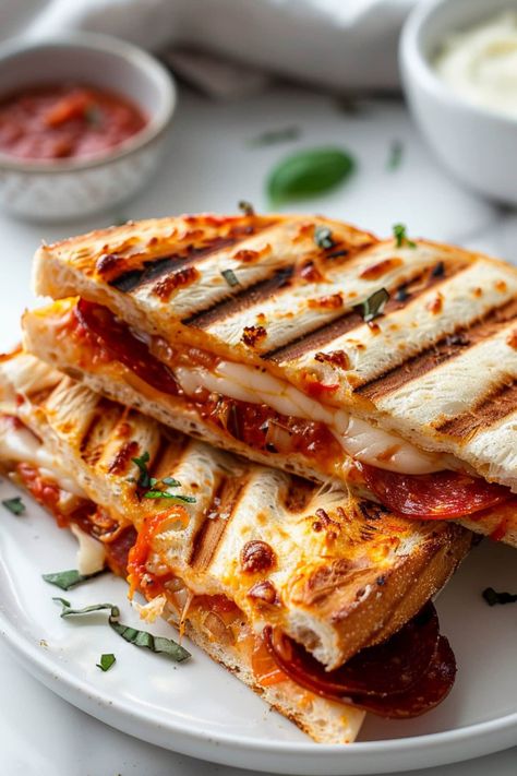 With gooey melted mozzarella, spicy pepperoni, and golden brown crust, this pizza panini tastes just like your favorite slice in easy sandwich form. Pepperoni Panini Recipes, Panini Pizza, Netflix Food Snacks, Sliced Pepperoni Recipes, Pizza Panini, Melt Sandwich Recipes, Yummy Food Savory, Cafe Food Lunch, Panini Sandwiches Recipes