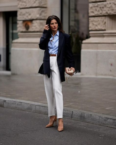 Füsun Lindner on Instagram: "Those rainy days in Munich… 🌧️ . #classicstyle #timelessstyle #effortlesschic #blueshirt #pleatedpants #simplestyle #casualchic" Preppy Fall Fashion, Walking Outfits, Formal Wear Women, London Outfit, Business Casual Outfits For Work, Woman Suit Fashion, Workwear Fashion, March 16, Casual Chic Outfit