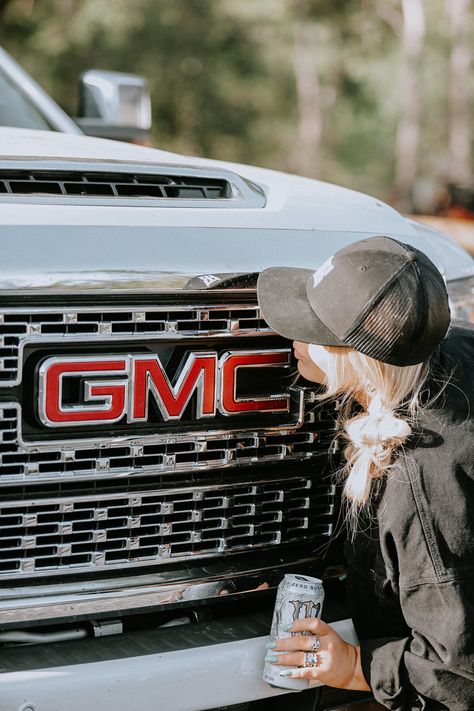 Truck Girl Aesthetic, Truck Photoshoot Ideas Women, Truck Pictures Ideas, Truck Photoshoot Ideas, Truck Poses, Truck Senior Pictures, Country Sweet 16, Truck Aesthetic, Western Photoshoot Ideas