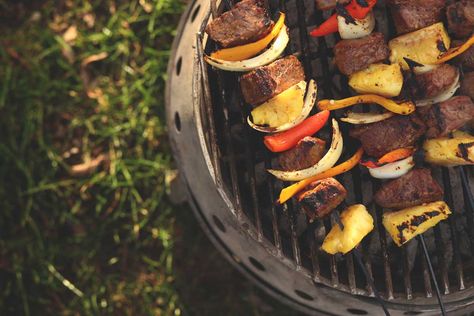 3 Ingredient Meals, Easy Kabobs, Backyard Bbq Food, Travel To Germany, Grilling Kabobs, Grilling Essentials, Bbq Hacks, Weber Bbq, Grill Party