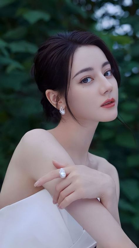 Dilraba Dilmurat Wallpaper, Mafia Queen, Savage Girl, Wallpaper For Android, Dilraba Dilmurat, Cute Couple Drawings, Cute Actors, Famous Women, Fashion Quotes