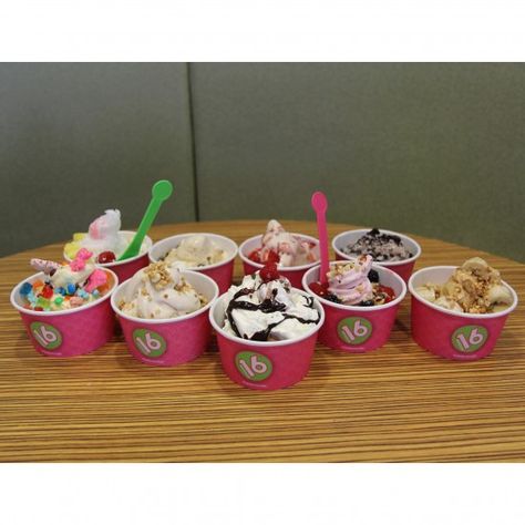 11 Frozen Yogurt Combinations That will Teach you the Difference Between Good and Evil #FWx Yogurt Combinations, Sweet Frog Frozen Yogurt, Froyo Toppings, Frozen Yogurt Toppings, Menchies Frozen Yogurt, Sweet Frog, Yogurt Toppings, Frozen Yogurt Recipes, Fro Yo