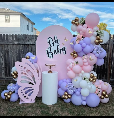 Butterfly Baby Shower Decorations, Lila Party, Purple Baby Shower, Butterfly Birthday Theme, Butterfly Baby Shower Theme, Decoration Buffet, Cradle Ceremony, Boy Baby Shower Ideas, Baby Shower Theme Decorations