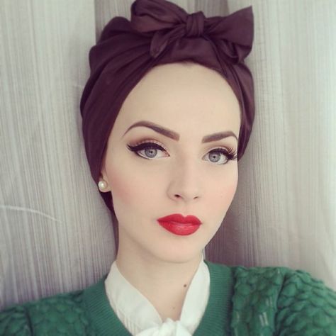 Aida Đapo makeup Maquillage Pin Up, Stile Pin Up, 1940s Makeup, 1950s Makeup, 50s Makeup, Idda Van Munster, Pin Up Makeup, Retro Makeup, Celebrity Makeup Artist