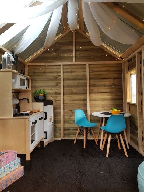 Outdoor Cubby House Interior, Wendy House Ideas Interior, Play House Interior Ideas Kids, Kids Clubhouse Interior, Small Tree House Interior, Cubby House Ideas Interior, Tree House Decorating Ideas Inside, Wendy House Interior, Inside Cubby House Ideas