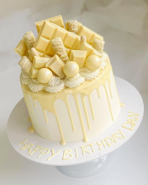 24 Cake Ideas, White Chocolate Birthday Cake, White Chocolate Birthday Cake Ideas, White Chocolate Cake Design, White Chocolate Cake Decoration Ideas, Lemon And White Chocolate Cake, Two Layer Cake Designs, Birthday Cake White Chocolate, White Birthday Cake Ideas