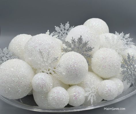 Fake Snow Centerpiece, Winter Wonderland Party Table Decor, Winter Ball Ideas Decoration, Winter Themed Centerpieces Diy, Winter Wonderland Floral Centerpieces, Snowflake Centerpieces Wonderland, Winter Wonderland Centerpiece Ideas, Snowball Centerpieces, Winter Wonderland Christmas Party Theme