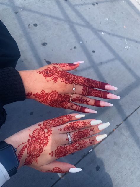 Red Henna On Dark Skin, Guy Henna, Henna For Guys, Boy Henna, Red Henna Designs, Nails And Henna, Red Henna Tattoo, Red Hand Tattoo, Men Henna Tattoo