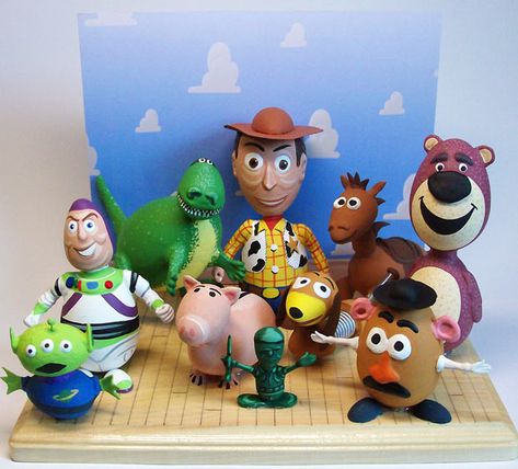 Toy Story Eggs! Easter Egg Competition Ideas, Cool Easter Eggs, Principe William Y Kate, Creative Easter Eggs, Easter Egg Art, Egg Toys, Easter Toys, Easter Bonnet, Easter Egg Designs