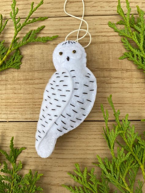 Handmade Snowy Owl Felt Christmas Ornament Felt Owl Bird - Etsy Bird Ornaments Christmas, Bird Ornaments Diy, Owl Felt, Felt Birds Ornaments, Bird Christmas Ornaments, Felt Owls, Felt Crafts Christmas, Felt Owl, Felt Christmas Decorations