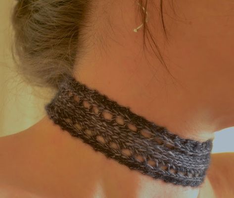 Knitting Novice: Free Pattern: The Nameless Choker Crochet Lace Choker, Choker Patterns, Small Knitting Projects, Knitting Bag Pattern, Knit Jewelry, Crochet Jewelry Patterns, Lace Choker, Beginner Crochet Projects, Necklace Patterns