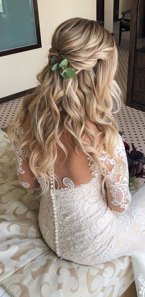 43 Gorgeous Half Up Half Down Hairstyles That Perfect For A Rustic Wedding - Fabmood | Wedding Colors, Wedding Themes, Wedding color palettes #rustic #wedding #Hairstyles #weddingHairstyles Country Wedding Hairstyles, Boho Wedding Dress With Sleeves, Rustic Wedding Theme, Palettes Color, Up Hairdos, Wedding Hair Half, Themes Wedding, Colors Wedding, Boho Wedding Hair