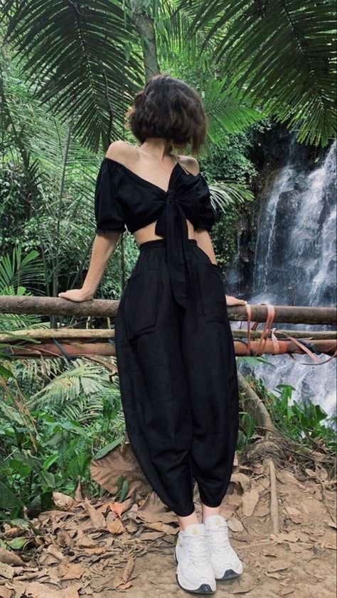 Jungle Style Outfit, Jungle Chic Outfit, Summer Outfit Goth, Jungle Outfit Ideas, Jungle Aesthetic Outfit, Jungle Inspired Outfit, Green Black White Aesthetic, Summer Gothic Outfits, Goth Summer Aesthetic