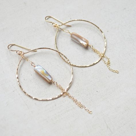 Mother of Pearl Hoop Earrings - Etsy Diy Wire Hoop Earrings, Hammered Metal Jewelry, Butterfly Museum, Hammered Jewelry, Diy Jewelry Earrings, Hammered Earrings, Diy Wire Jewelry, Earrings Inspiration, Handmade Wire Jewelry