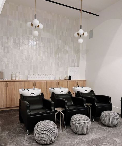 Salon And Spa Interior Design, Shampoo Station Ideas, Salon Backbar, Welcome 2023, Spa Aesthetic, Hair Salon Interior Design, Minerva Beauty, Small Salon, Salon Lighting