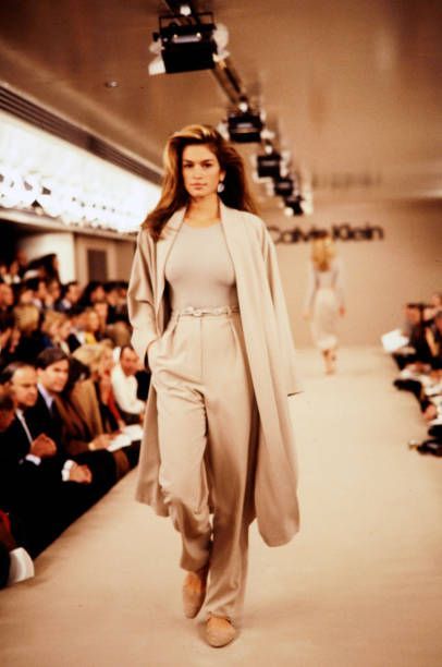 90s Supermodels Aesthetic, 90s Supermodel Aesthetic, Calvin Klein Runway, Cindy Crawford Style, Supermodel Outfits, Supermodel Aesthetic, Best Fall Outfits, Models 90s, Tulle Homecoming Dress