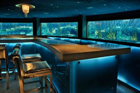 Old Aquarium Ideas, Outdoor Aquarium Ideas, Diy Fish Aquarium, In Wall Aquarium, Classroom Aquarium, Diy Aquarium Ideas, Aquarium Cafe, Aquarium Themes, Christmas Aquarium