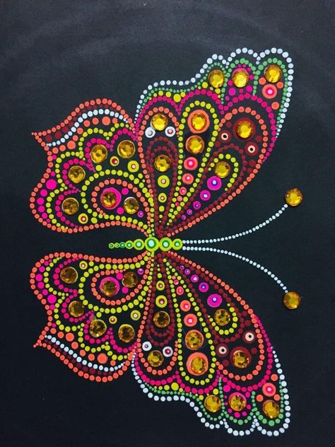 Dot Painted Butterflies, Feather Dot Art, Butterfly Dot Art Painting, Dotted Butterfly Art, Butterfly Dotting Art, Mandala Art With Dots, Mandala Dotted Art, Dotting Painting Ideas, Dot Mandala Butterfly