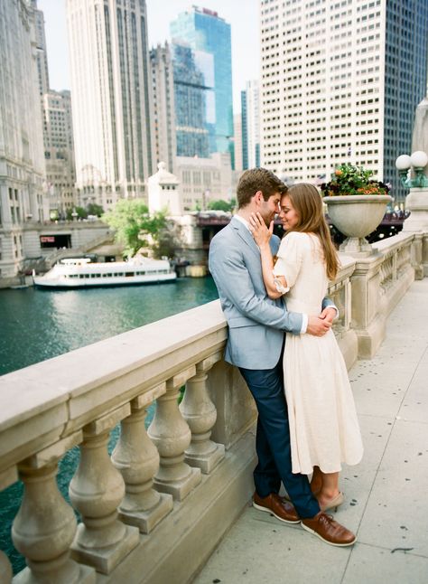 Chicago Riverwalk Photoshoot, Chicago Riverwalk Engagement Photos, Chicago Photoshoot, Millenium Park Chicago, Chicago Engagement Pictures, Chicago Ideas, Film Couples, Film Engagement Photos, Engagement Photos Downtown