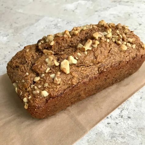 Banana Bran Bread, Bran Banana Bread, African Bread Recipe, Bran Bread Recipe, Banana Nut Cake, Honey Buzzard, Sour Cream Banana Bread, Raisin Bran, Nut Loaf