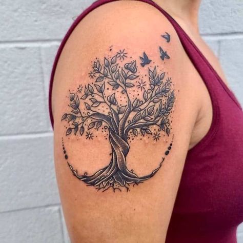 Tree Arm Tattoo, Woman Tree Tattoo, Mutterschaft Tattoos, Tree Tattoo Arm, Arm Tattoo Ideas, Gray Tattoo, Mother Nature Tattoos, Family Tree Tattoo, Irish Tattoos